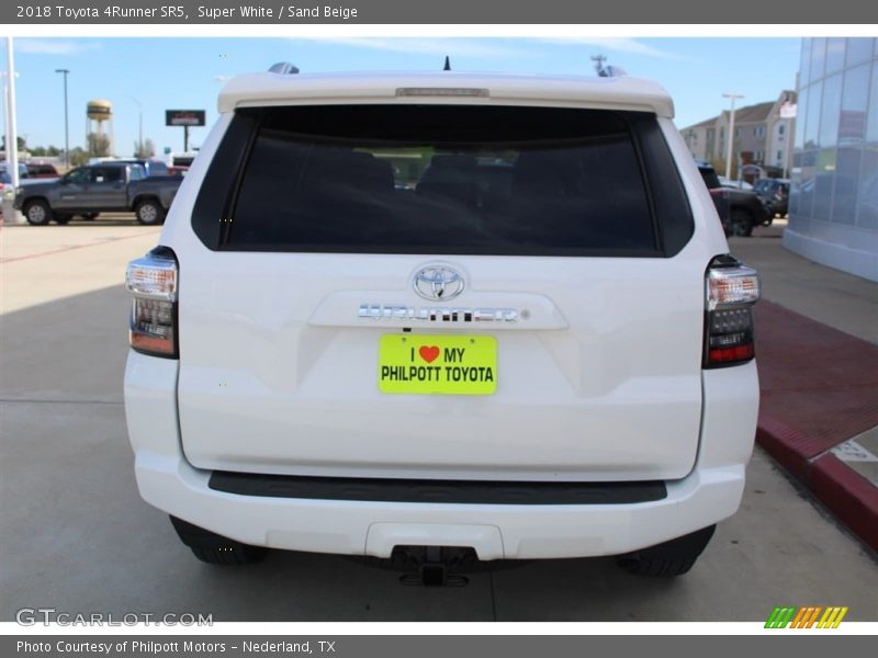 Super White / Sand Beige 2018 Toyota 4Runner SR5