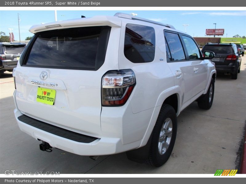 Super White / Sand Beige 2018 Toyota 4Runner SR5
