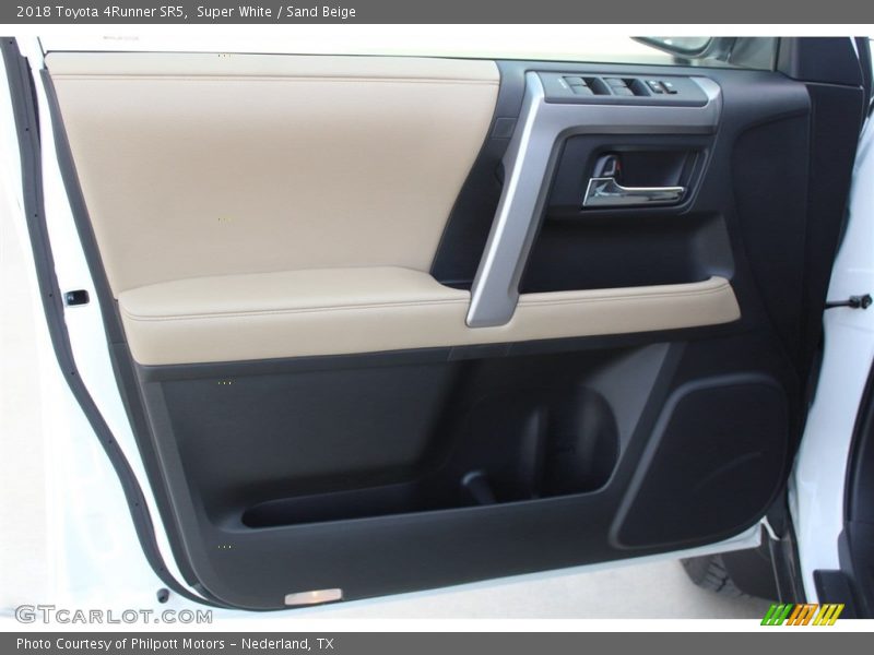 Super White / Sand Beige 2018 Toyota 4Runner SR5