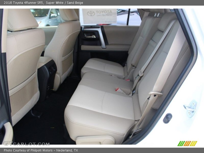 Super White / Sand Beige 2018 Toyota 4Runner SR5