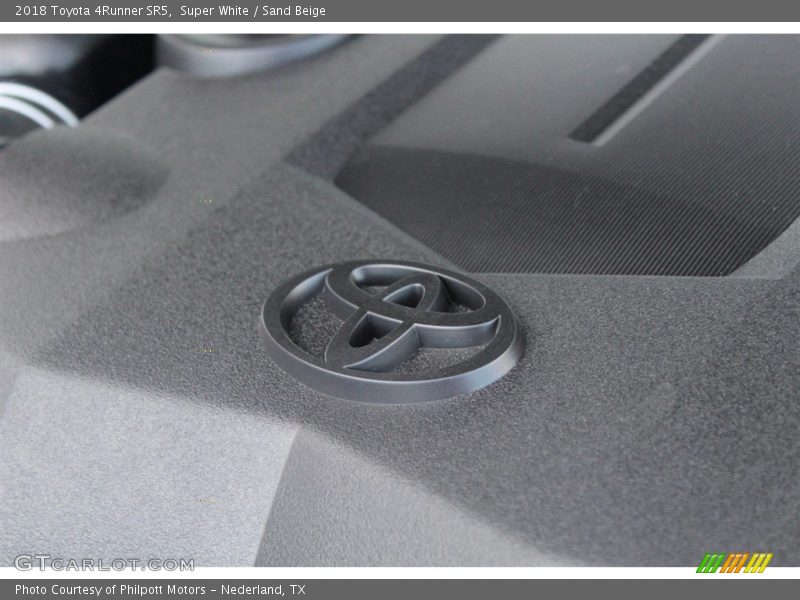 Super White / Sand Beige 2018 Toyota 4Runner SR5