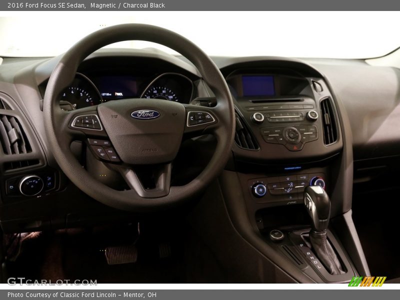 Magnetic / Charcoal Black 2016 Ford Focus SE Sedan