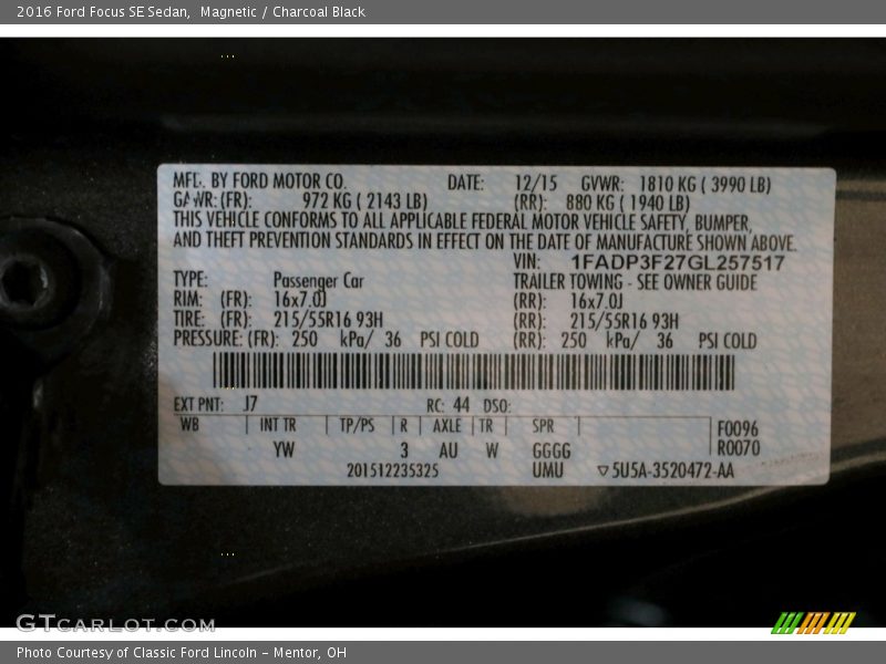 Magnetic / Charcoal Black 2016 Ford Focus SE Sedan