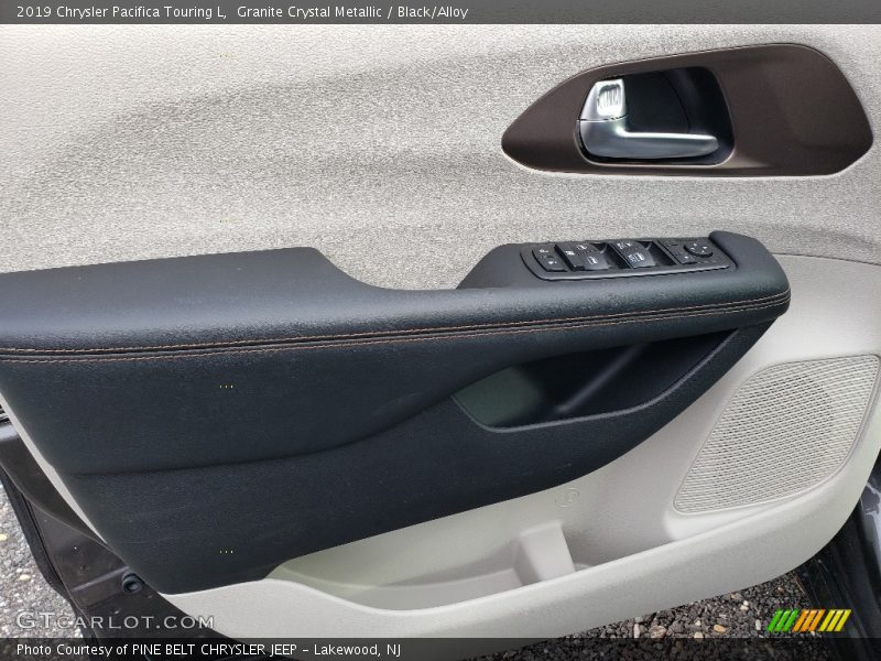 Granite Crystal Metallic / Black/Alloy 2019 Chrysler Pacifica Touring L