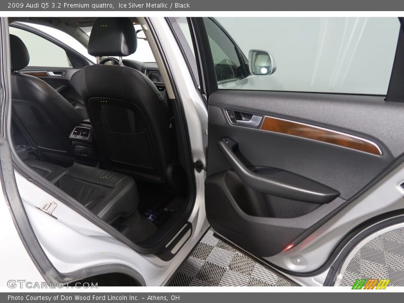 Ice Silver Metallic / Black 2009 Audi Q5 3.2 Premium quattro