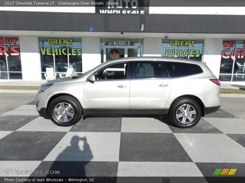 Champagne Silver Metallic / Ebony 2017 Chevrolet Traverse LT
