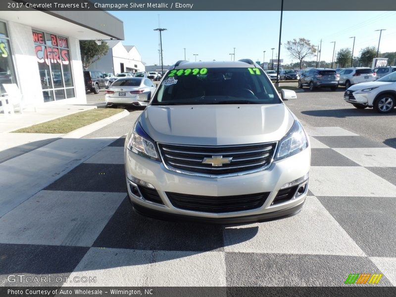 Champagne Silver Metallic / Ebony 2017 Chevrolet Traverse LT