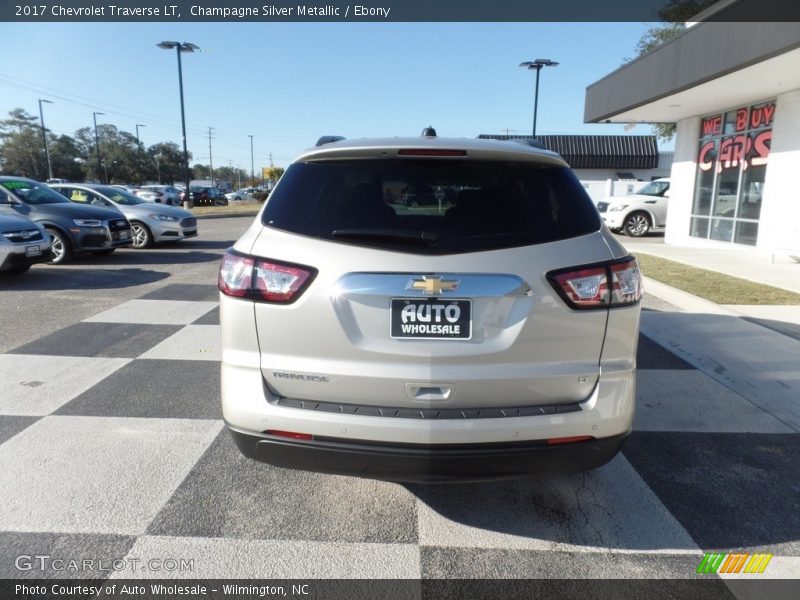 Champagne Silver Metallic / Ebony 2017 Chevrolet Traverse LT