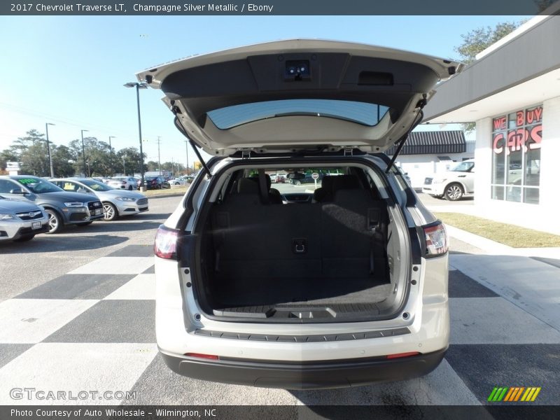 Champagne Silver Metallic / Ebony 2017 Chevrolet Traverse LT