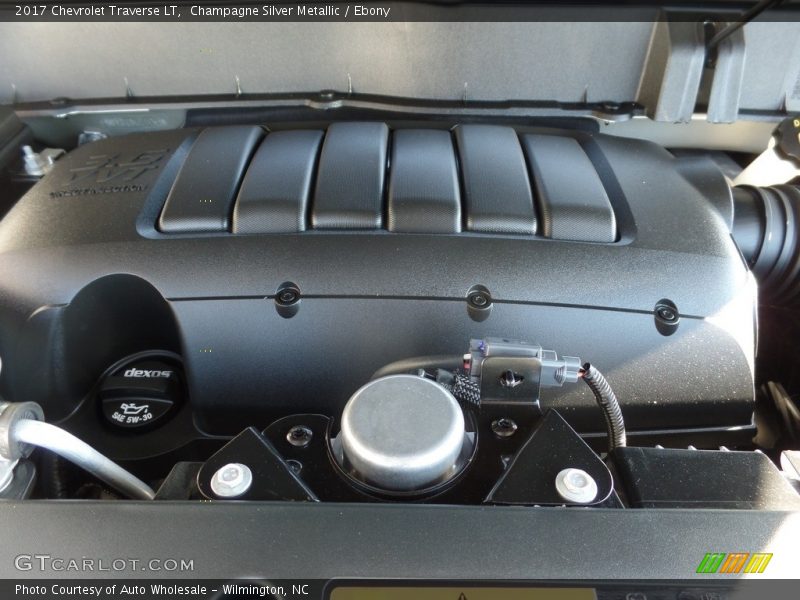Champagne Silver Metallic / Ebony 2017 Chevrolet Traverse LT