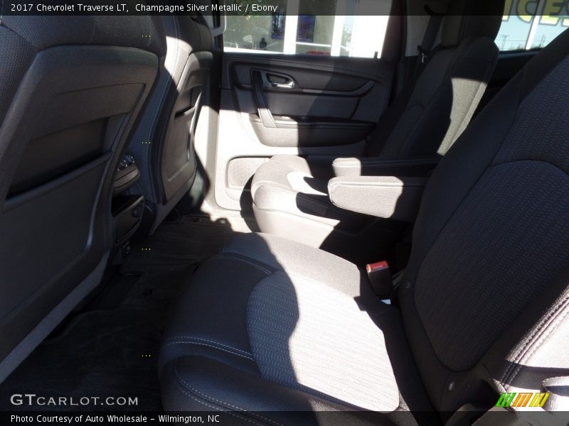 Champagne Silver Metallic / Ebony 2017 Chevrolet Traverse LT