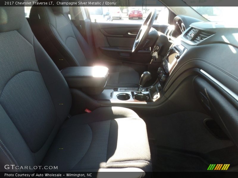 Champagne Silver Metallic / Ebony 2017 Chevrolet Traverse LT