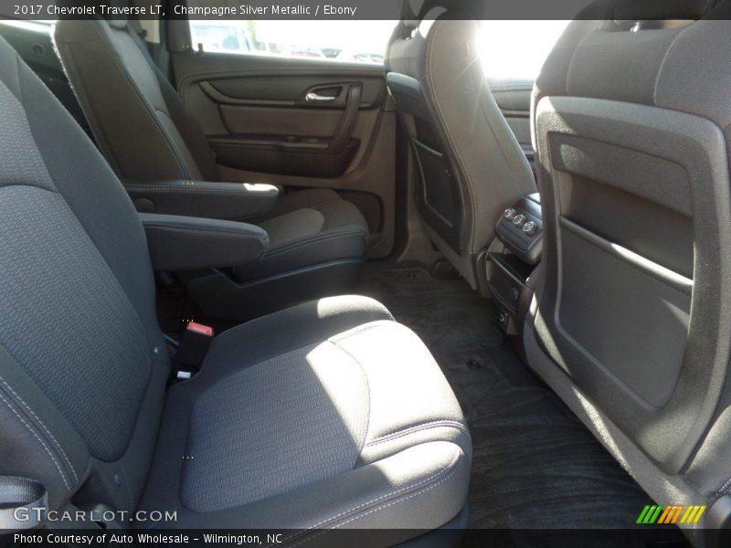 Champagne Silver Metallic / Ebony 2017 Chevrolet Traverse LT