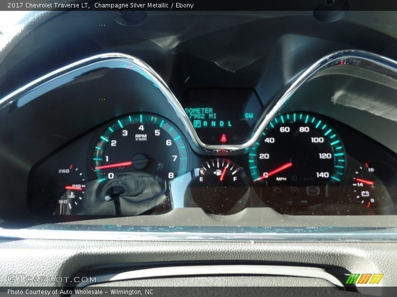 Champagne Silver Metallic / Ebony 2017 Chevrolet Traverse LT