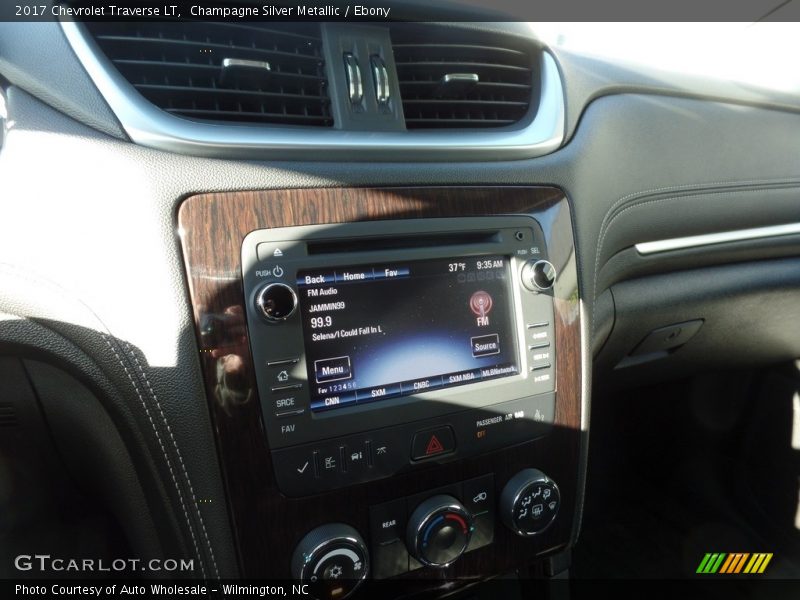 Champagne Silver Metallic / Ebony 2017 Chevrolet Traverse LT