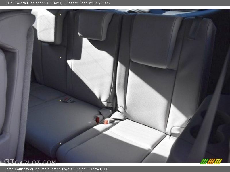 Blizzard Pearl White / Black 2019 Toyota Highlander XLE AWD