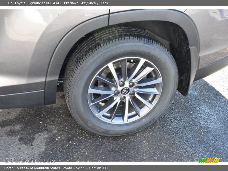 Predawn Gray Mica / Black 2019 Toyota Highlander XLE AWD
