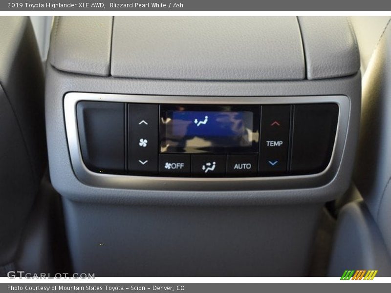 Blizzard Pearl White / Ash 2019 Toyota Highlander XLE AWD