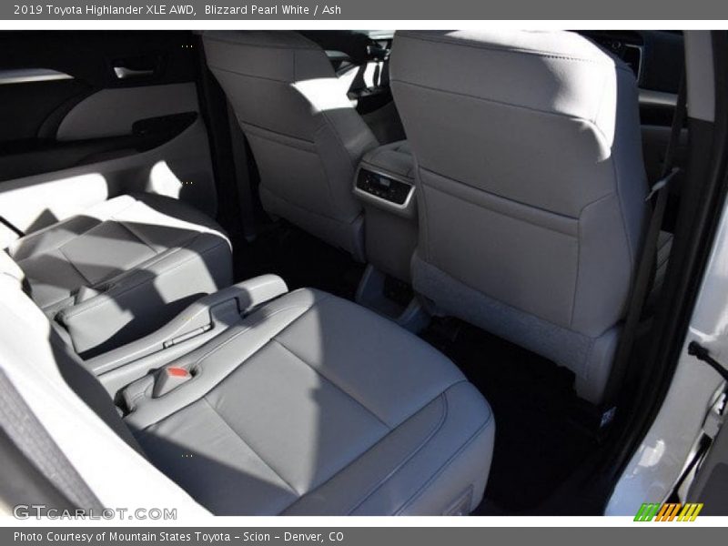 Blizzard Pearl White / Ash 2019 Toyota Highlander XLE AWD