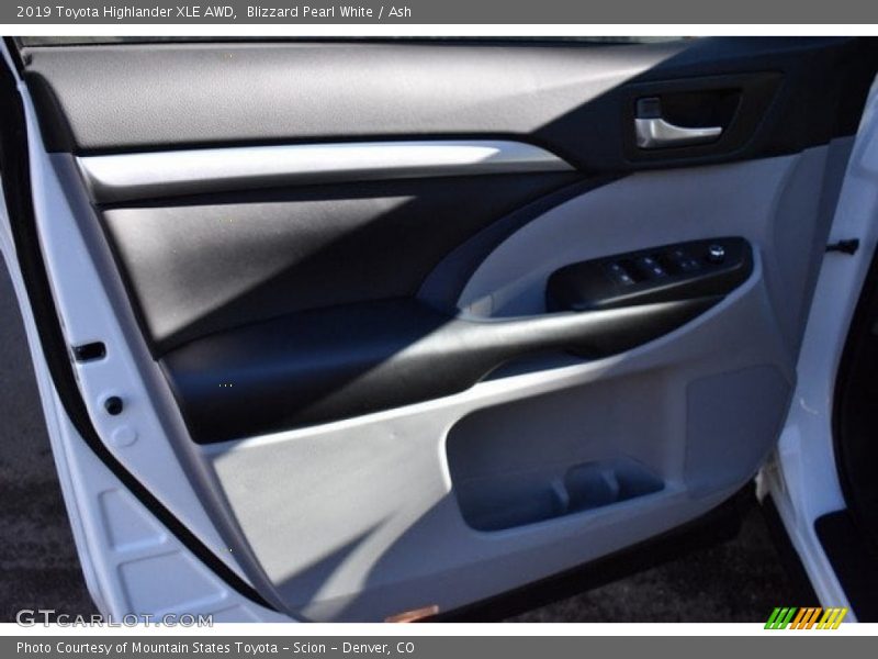Blizzard Pearl White / Ash 2019 Toyota Highlander XLE AWD