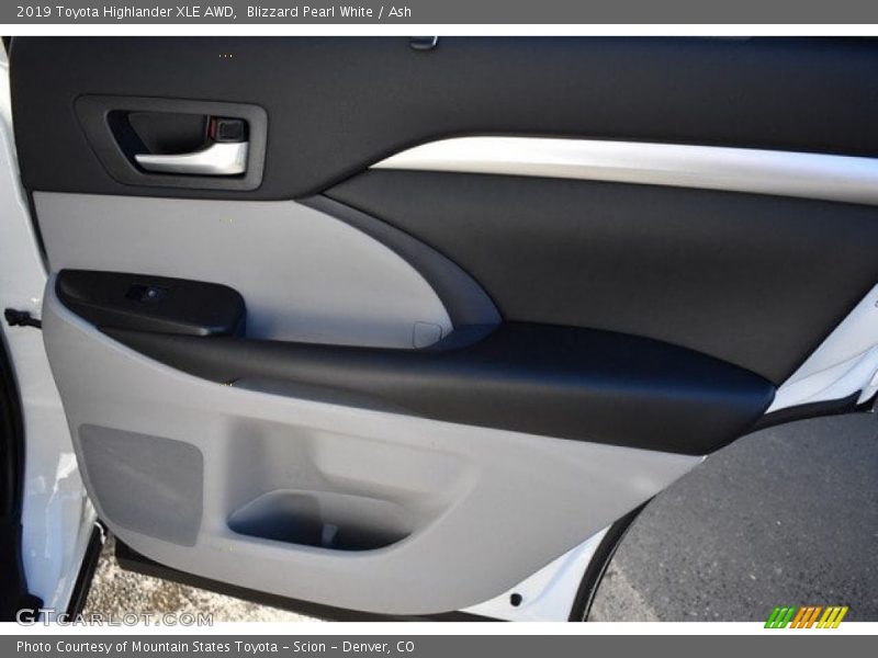 Blizzard Pearl White / Ash 2019 Toyota Highlander XLE AWD
