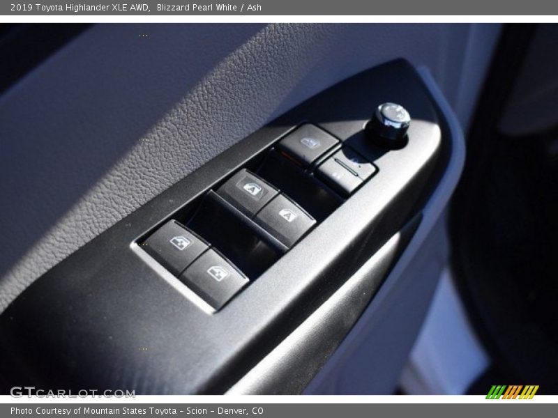 Blizzard Pearl White / Ash 2019 Toyota Highlander XLE AWD