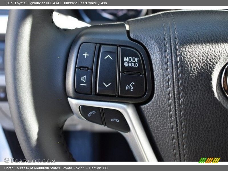 Blizzard Pearl White / Ash 2019 Toyota Highlander XLE AWD