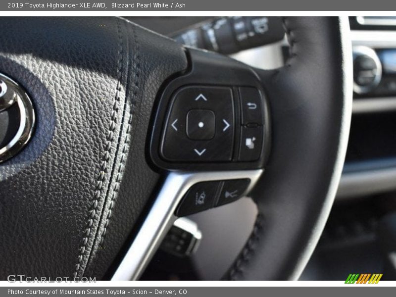 Blizzard Pearl White / Ash 2019 Toyota Highlander XLE AWD