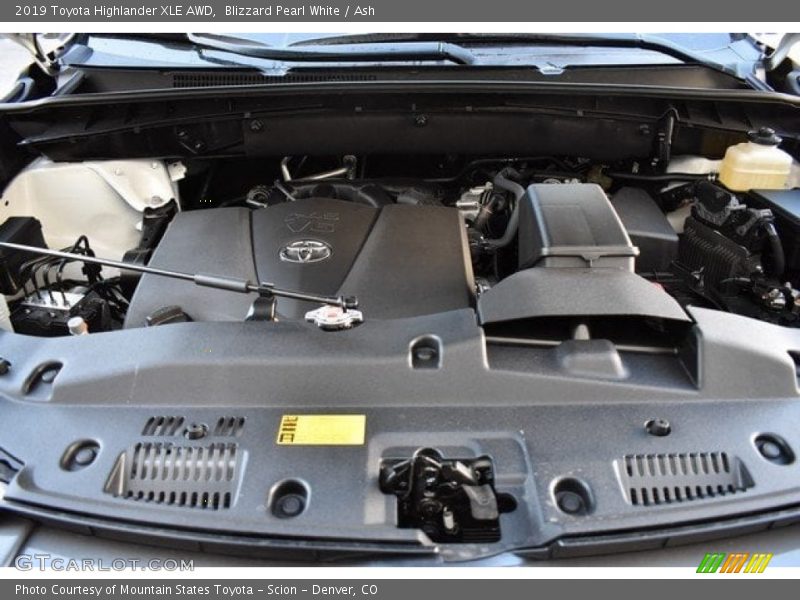 Blizzard Pearl White / Ash 2019 Toyota Highlander XLE AWD
