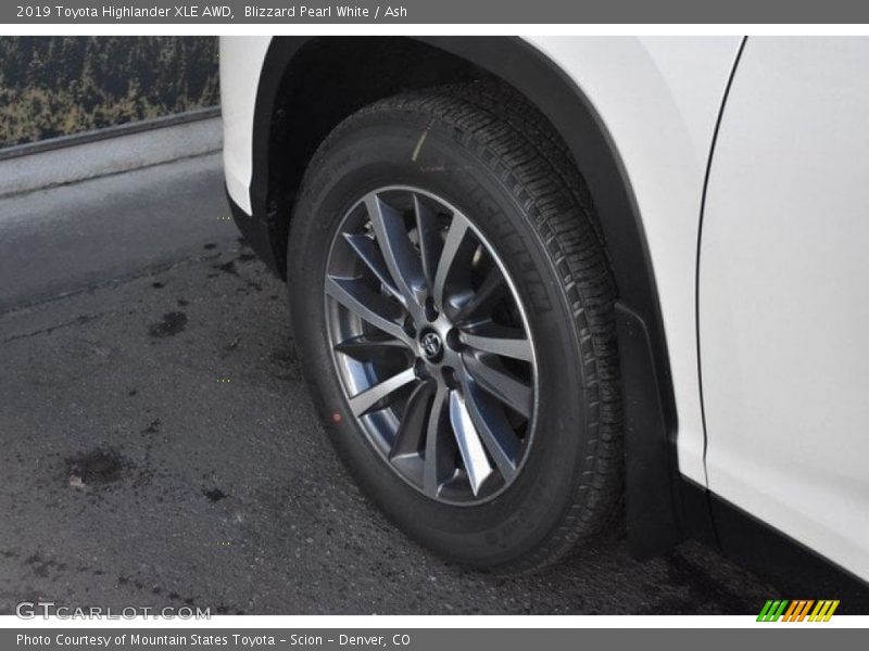 Blizzard Pearl White / Ash 2019 Toyota Highlander XLE AWD