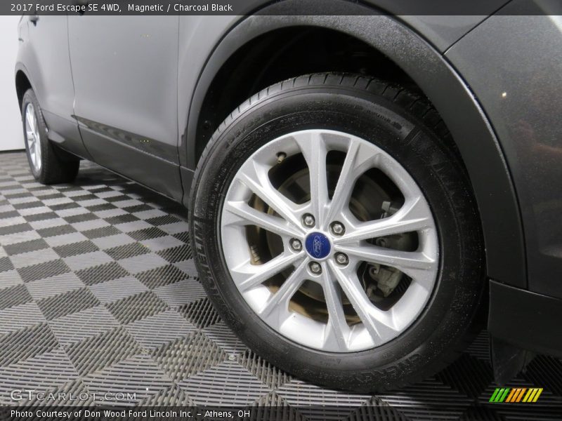 Magnetic / Charcoal Black 2017 Ford Escape SE 4WD