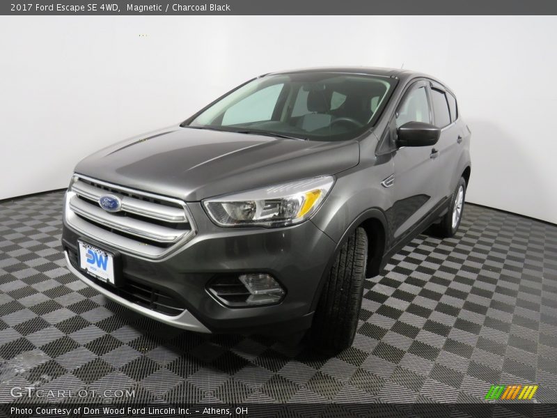 Magnetic / Charcoal Black 2017 Ford Escape SE 4WD