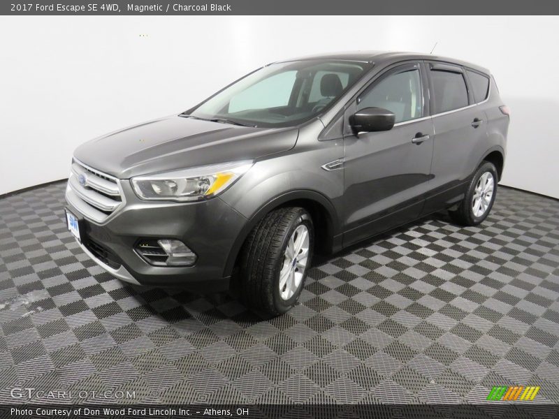 Magnetic / Charcoal Black 2017 Ford Escape SE 4WD