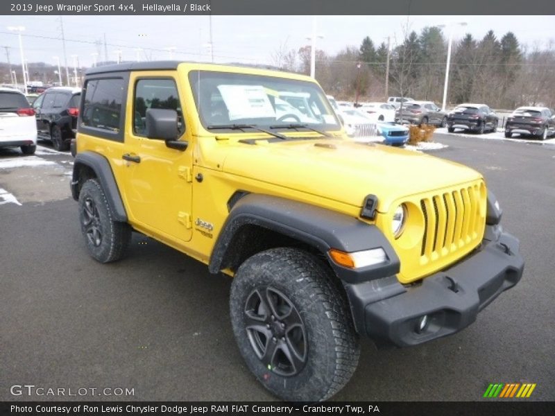 Front 3/4 View of 2019 Wrangler Sport 4x4