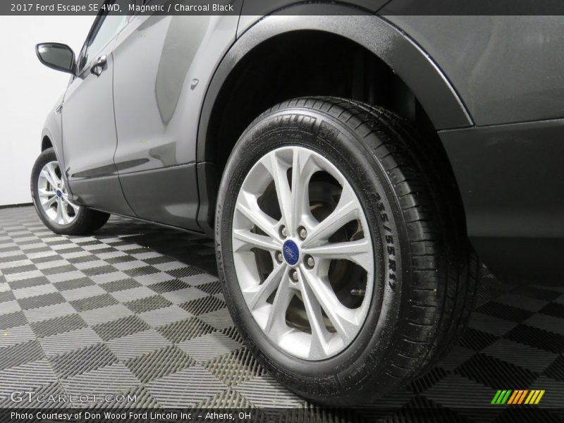Magnetic / Charcoal Black 2017 Ford Escape SE 4WD