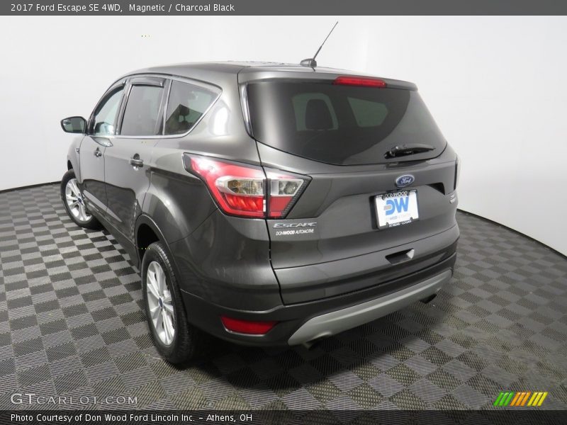 Magnetic / Charcoal Black 2017 Ford Escape SE 4WD