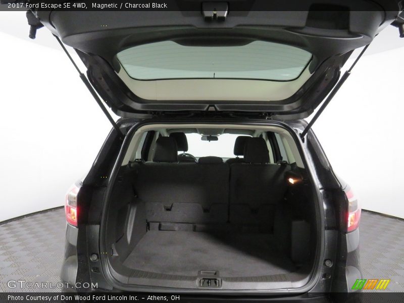 Magnetic / Charcoal Black 2017 Ford Escape SE 4WD