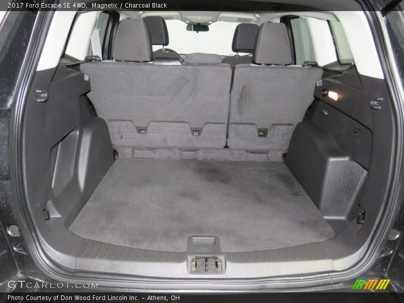 Magnetic / Charcoal Black 2017 Ford Escape SE 4WD