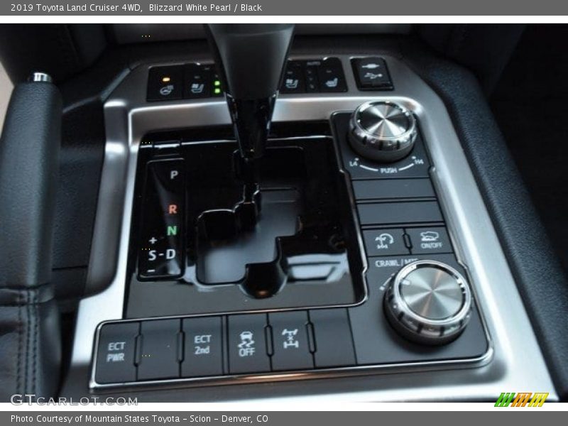 Controls of 2019 Land Cruiser 4WD