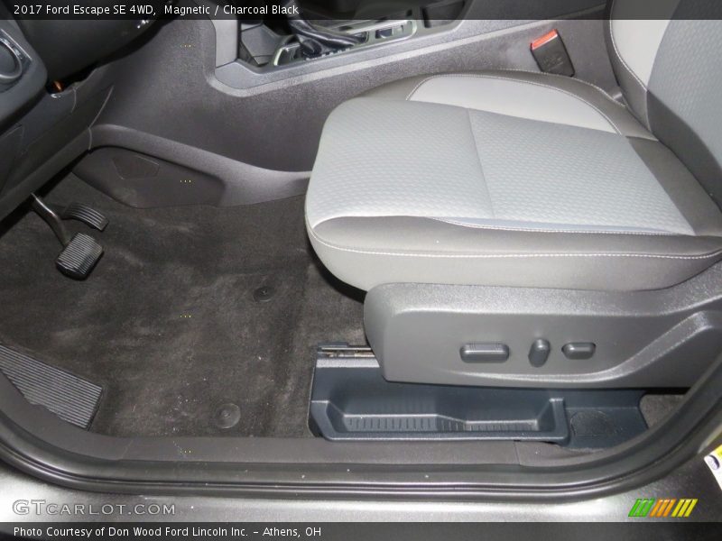Magnetic / Charcoal Black 2017 Ford Escape SE 4WD