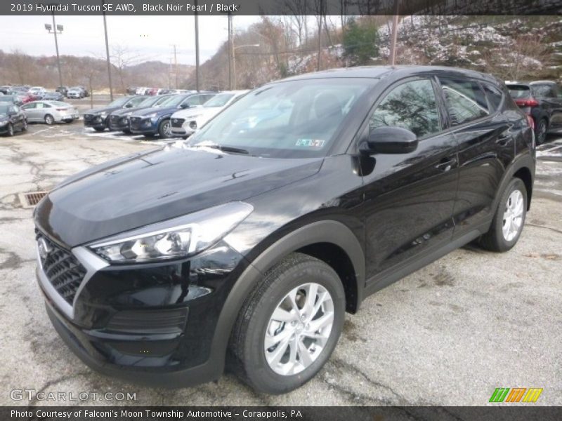 Front 3/4 View of 2019 Tucson SE AWD