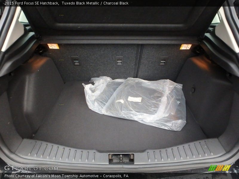 Tuxedo Black Metallic / Charcoal Black 2015 Ford Focus SE Hatchback