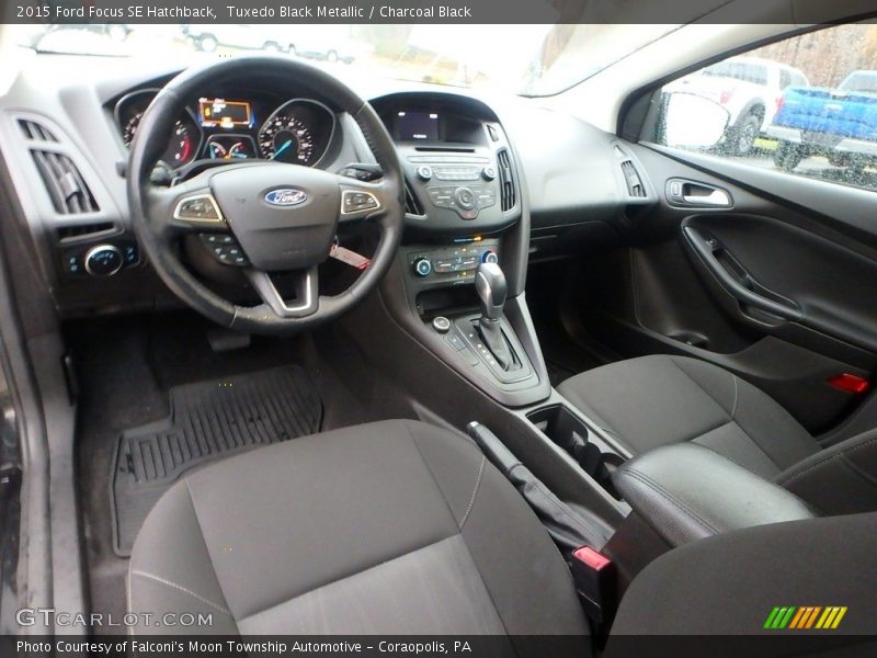 Tuxedo Black Metallic / Charcoal Black 2015 Ford Focus SE Hatchback