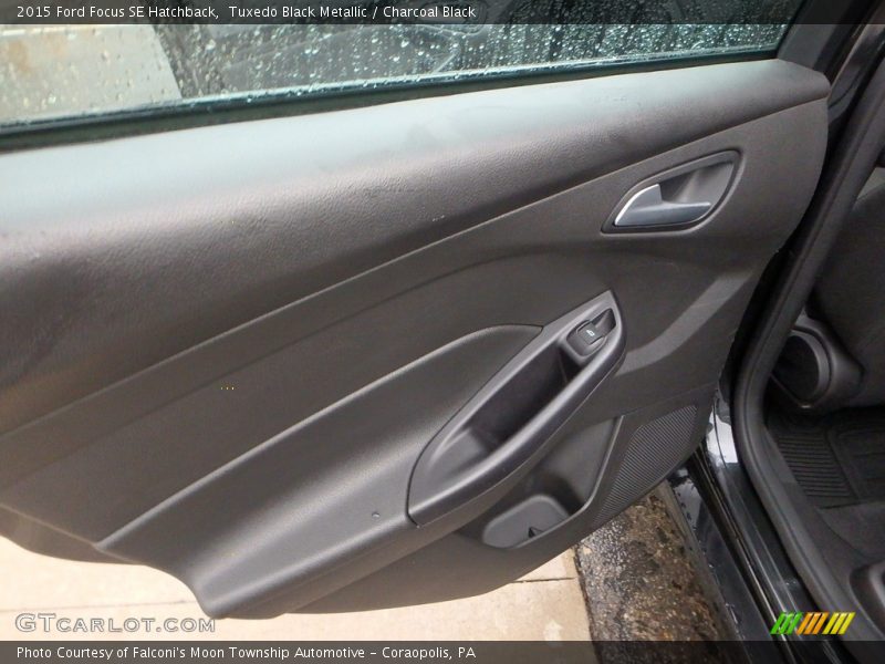 Tuxedo Black Metallic / Charcoal Black 2015 Ford Focus SE Hatchback