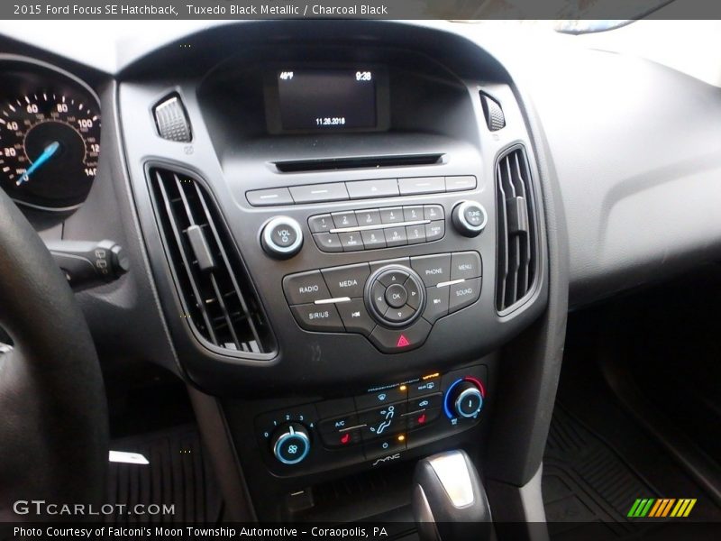 Tuxedo Black Metallic / Charcoal Black 2015 Ford Focus SE Hatchback