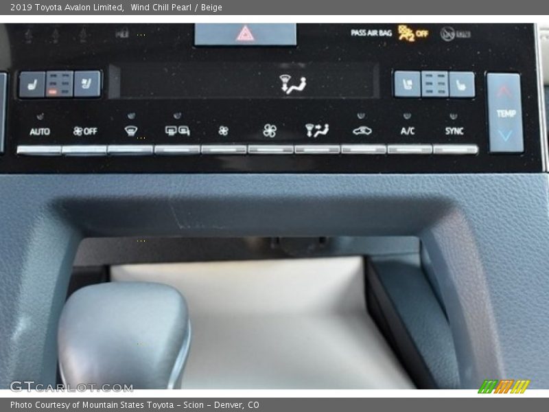 Wind Chill Pearl / Beige 2019 Toyota Avalon Limited