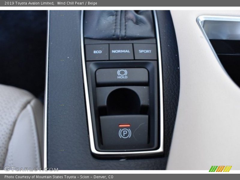 Wind Chill Pearl / Beige 2019 Toyota Avalon Limited