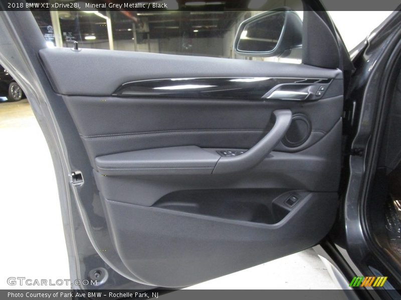 Mineral Grey Metallic / Black 2018 BMW X1 xDrive28i