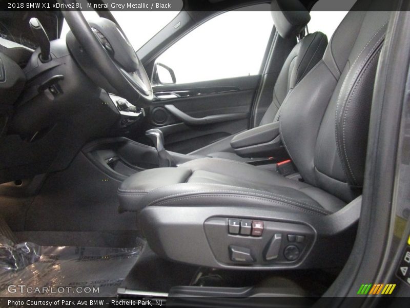 Mineral Grey Metallic / Black 2018 BMW X1 xDrive28i