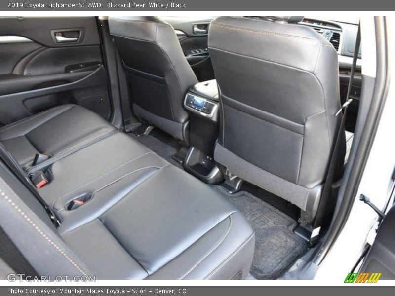 Blizzard Pearl White / Black 2019 Toyota Highlander SE AWD
